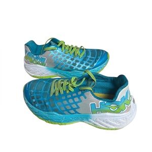 Hoka one one women’s clayton 9.5